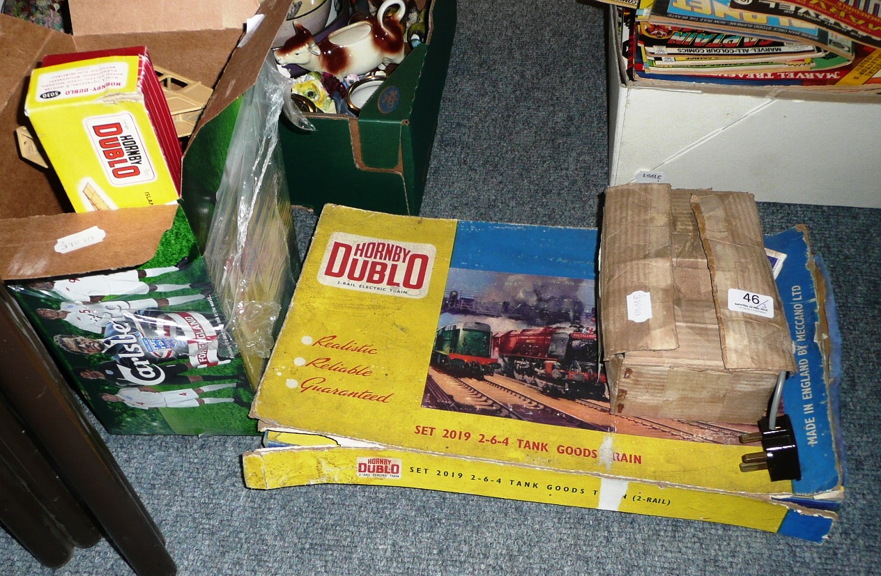 Tennants Auctioneers: A boxed Hornby Dublo 2-rail tank goods set 2019 plus island platform